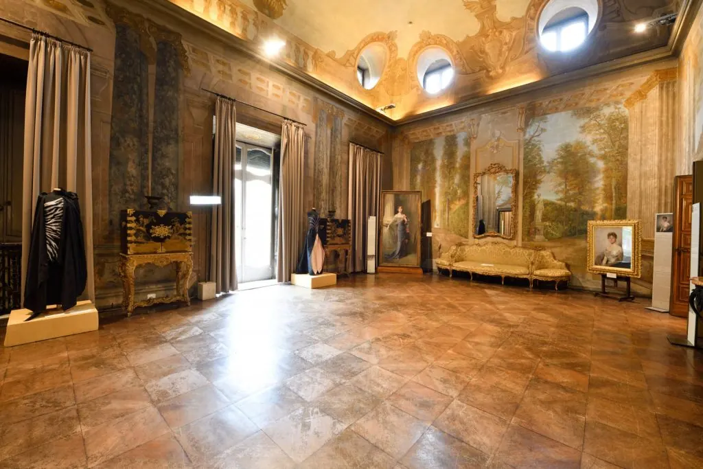 Abiti d'epoca e collezioni di moda esposti al Museo Boncompagni Ludovisi
