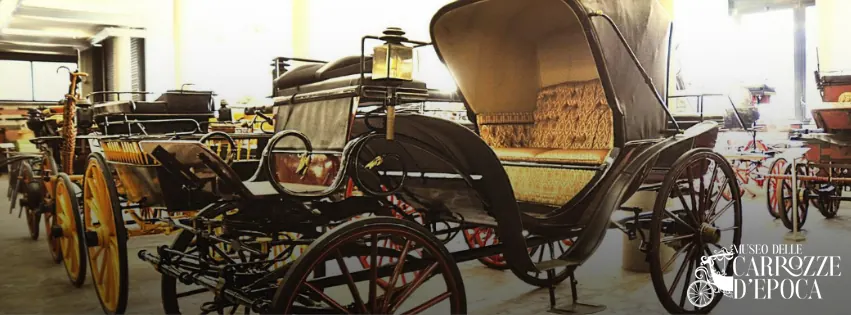 Collezione di carrozze d'epoca esposte al Museo delle Carrozze di Roma